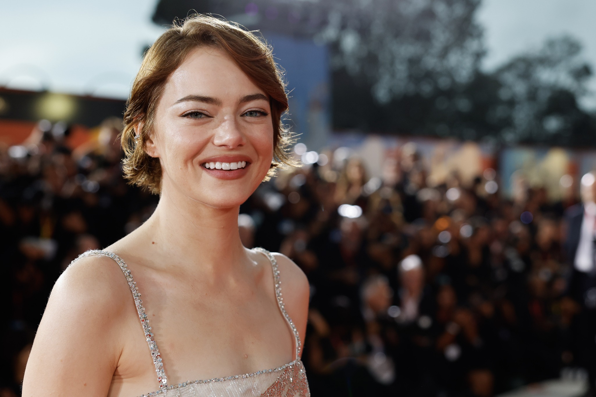 Bugonia: Η Έμμα Στόουν βρίσκει παραλληλισμούς της ταινίας με τη δολοφονία του CEO της United Healthcare