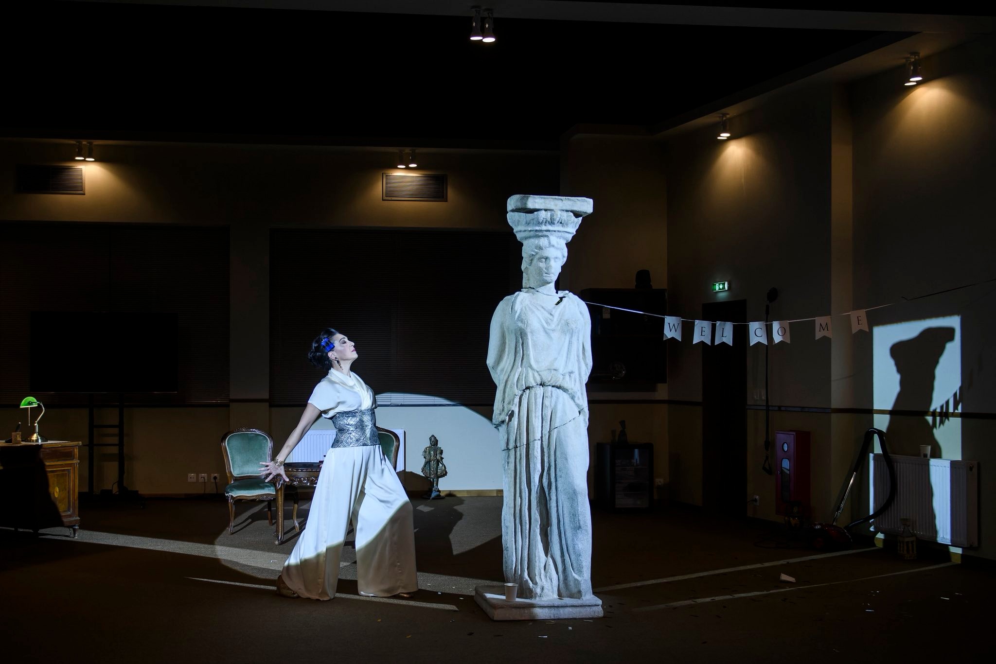 Η Καρυάτιδα του Γιώργου Καπουτζίδη “μετακομίζει” και επιστρέφει στο σανίδι για 2ο χρόνο