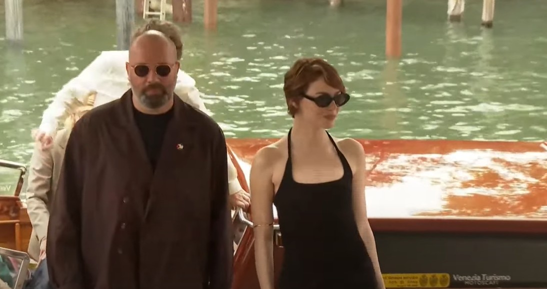 Ο Γιώργος Λάνθιμος με τα χρώματα της Παλαιστίνης στη Βενετία: “Η ανθρωπότητα βρίσκεται μπροστά σε έναν μεγάλο απολογισμό”