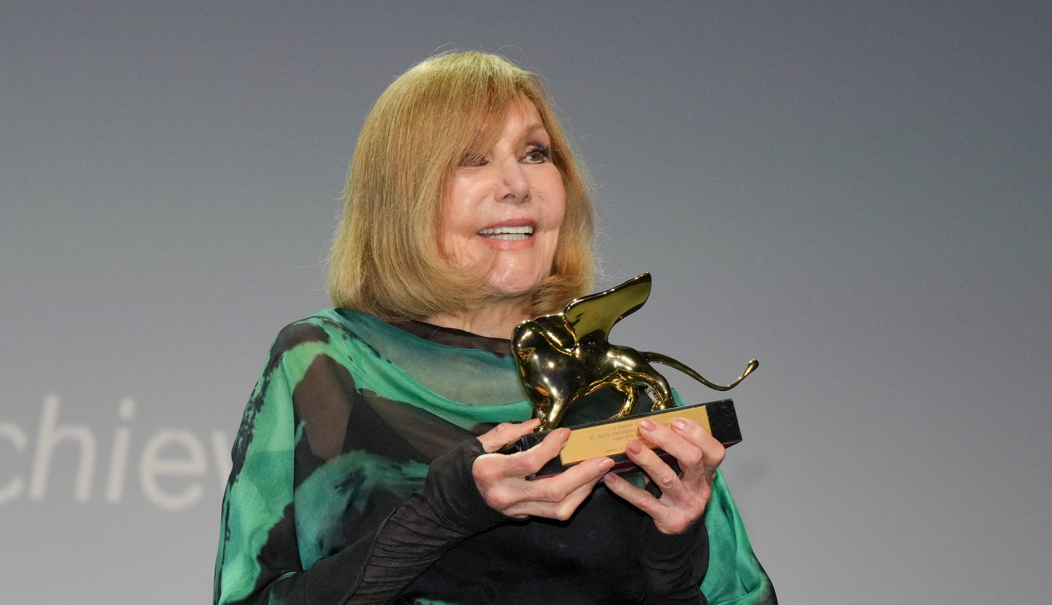 Η Κιμ Νόβακ τιμήθηκε με Χρυσό Λέοντα στη Βενετία: “Να κάνουμε τις φωνές μας να ακούγονται”