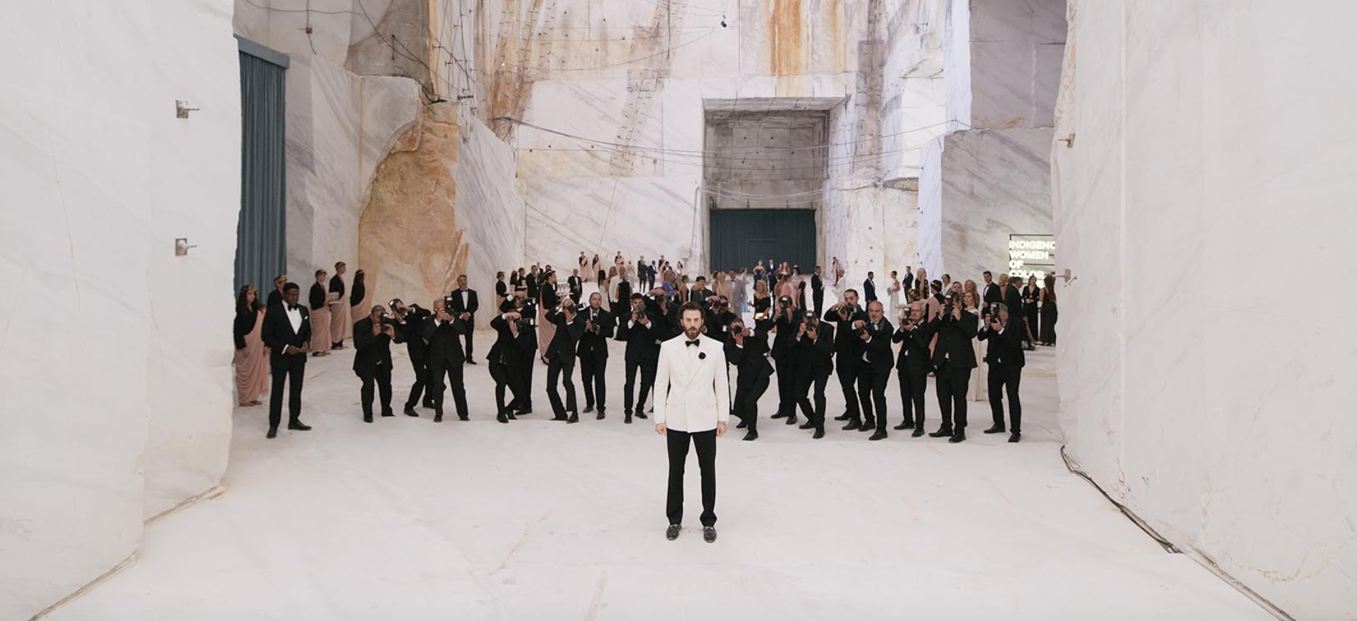 Sacrifice: Κρις Έβανς και Άνια Τέιλορ-Τζόι μιλούν για τα γυρίσματα στο ηφαίστειο της Σαντορίνης