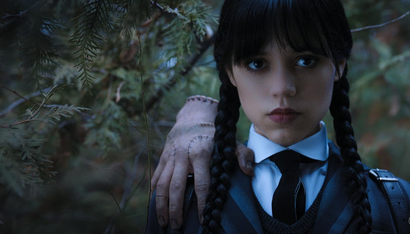 Wednesday: Αποκαλύφθηκε το μυστήριο της καταγωγής του Thing στη 2η Σεζόν (Spoiler Alert)