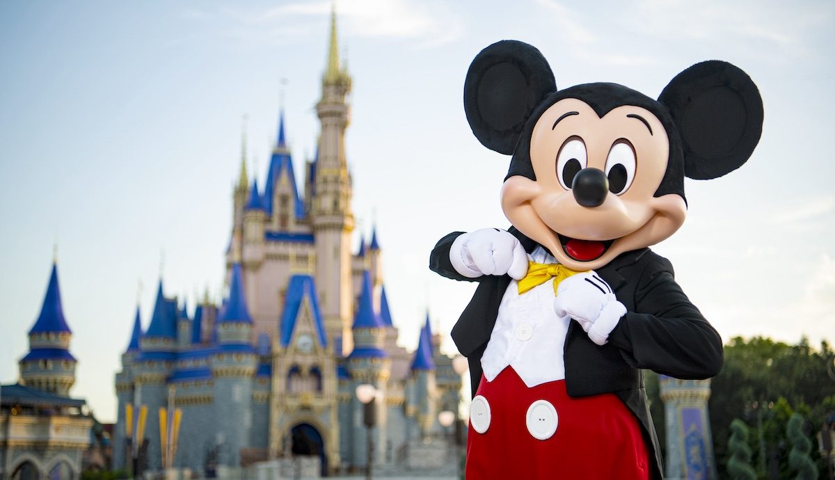 O Mickey Mouse έγινε 97 χρόνων αλλά η μαγεία της Disney δεν γερνά ποτέ